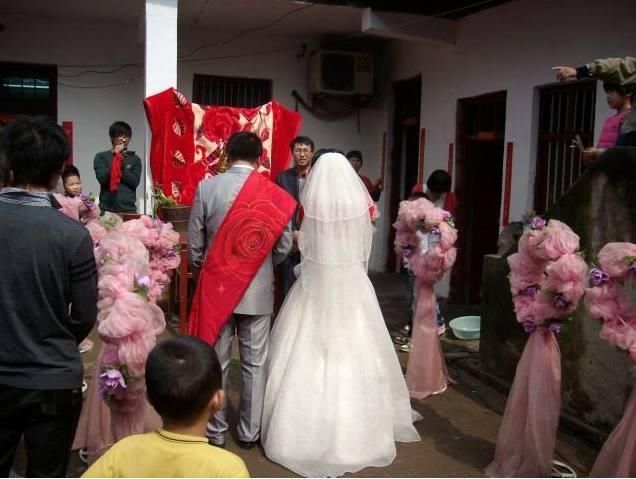 25岁儿媳不生娃,婆婆居然生下二胎,看到性别后