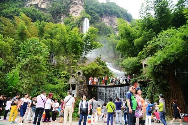 韩国人:中国有钱人很多,但为什么穿西装的人那