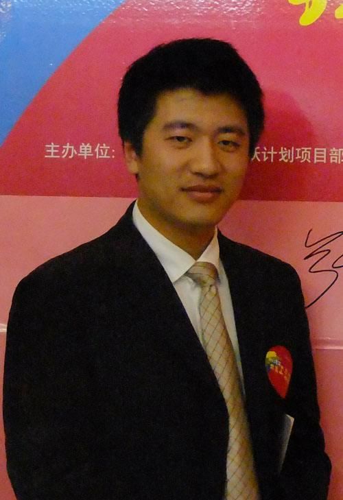 张雪峰为什么要进娱乐圈 张雪峰学历背景被曝