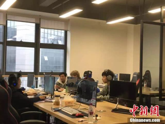 电竞选手自白:我不是网瘾少年 更不是玩物丧志