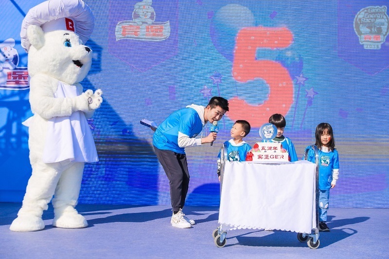 宾堡环球健康跑5周年 3000名追梦人致敬新中国成立70周年