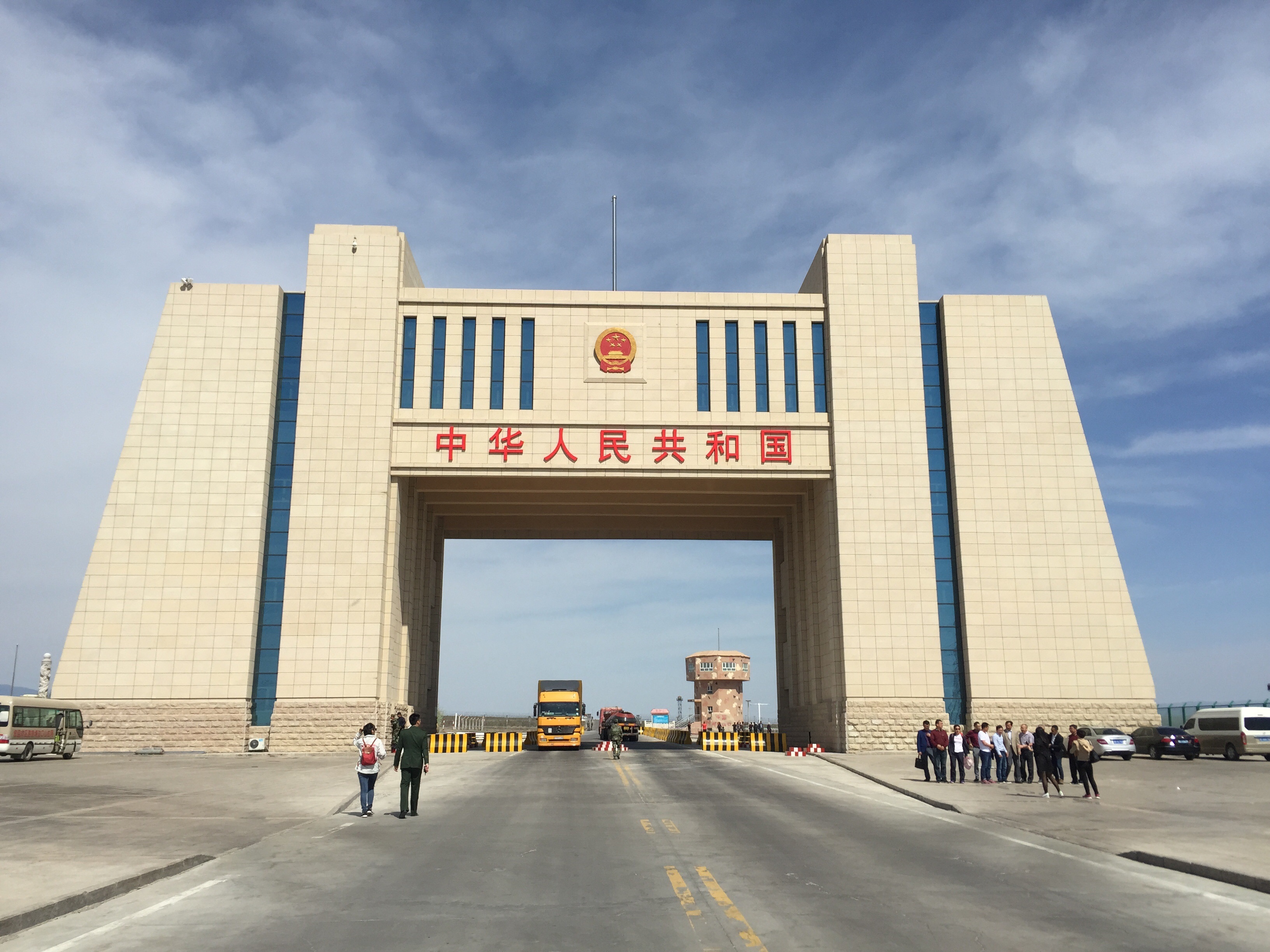 触摸中国国门的脉搏 一步之遥就出国 触摸中国国门的脉搏 一步之遥就出国