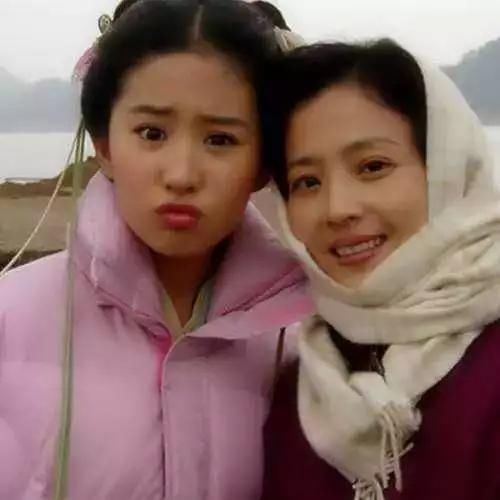 全家最丑刘亦菲,气质拔群刘诗诗,基因这种东西