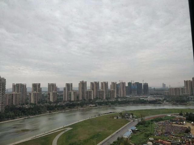 天府新区买的73平二手房,公摊竟有20平,专家:2