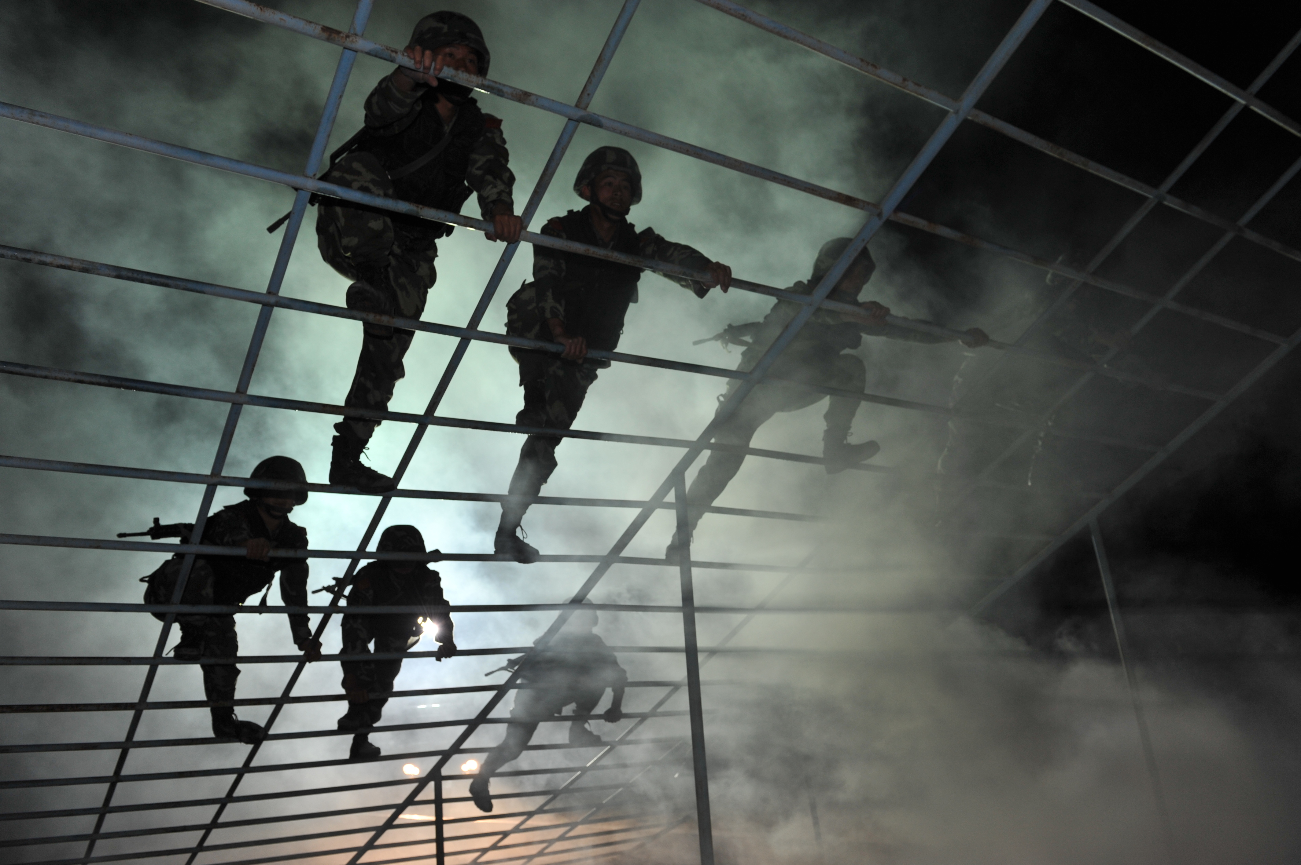 武警猎鹰突击队组织特战训练。刘海山摄