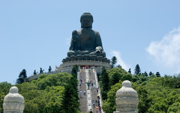 香港最大岛屿,面积是香港岛2倍,山上一尊坐佛