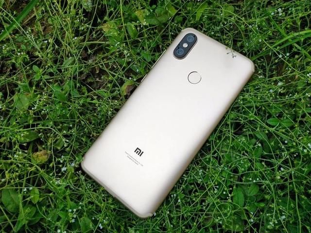 简测主攻线下市场的小米6X,前后2000万拍人更