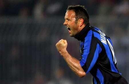 盘点足球史上最强十大任意球大师,第一名居然