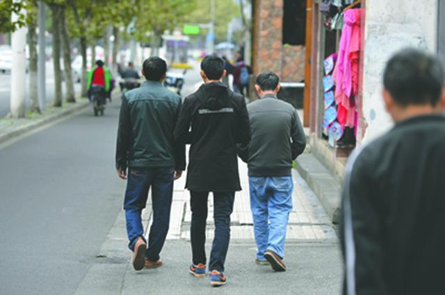 男子与父亲赌气流浪5年 手机身份证都没有了