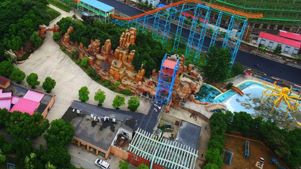 女游客玩空中飞人时坠亡 同行者:安全带没系好