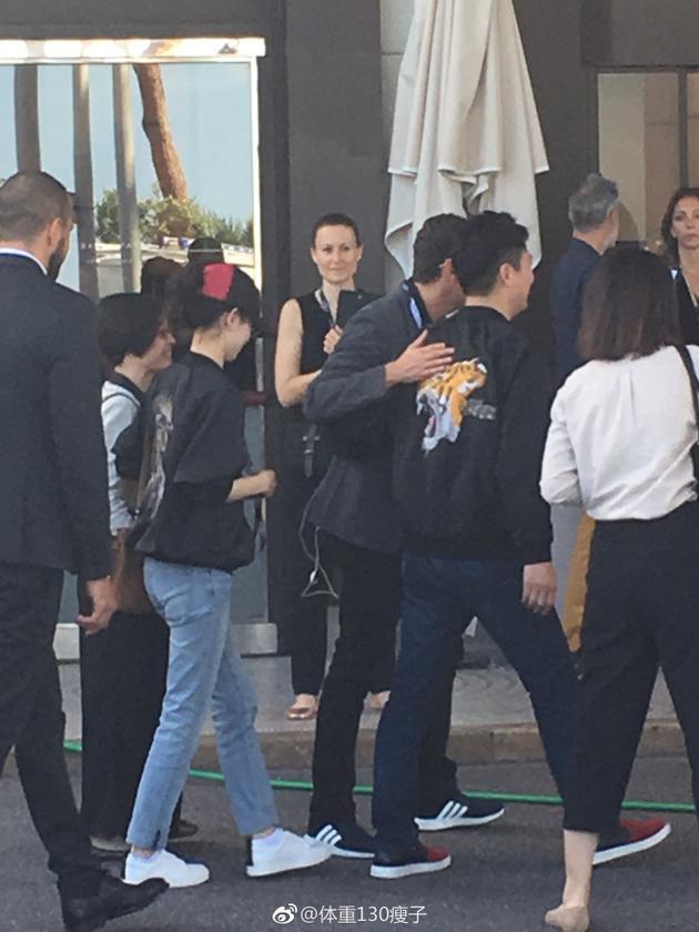 要走红毯?奶茶妹妹刘强东夫妇低调现身戛纳 要走红毯?奶茶妹妹刘强东夫妇低调现身戛纳