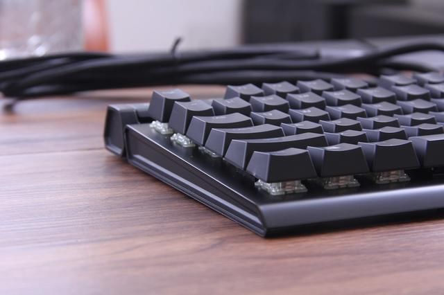 键盘插U盘?调音量?自定义快捷键?除了贵点这