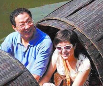 央视女主持嫁大18岁老公,因肺癌乌龙离职,今