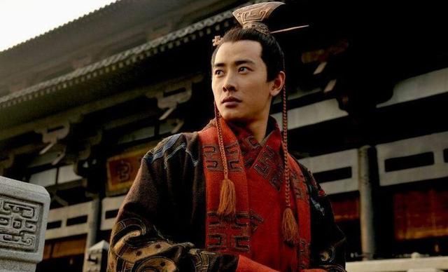 皇帝登基后立马下令:宫女不许穿内裤,宫女不仅