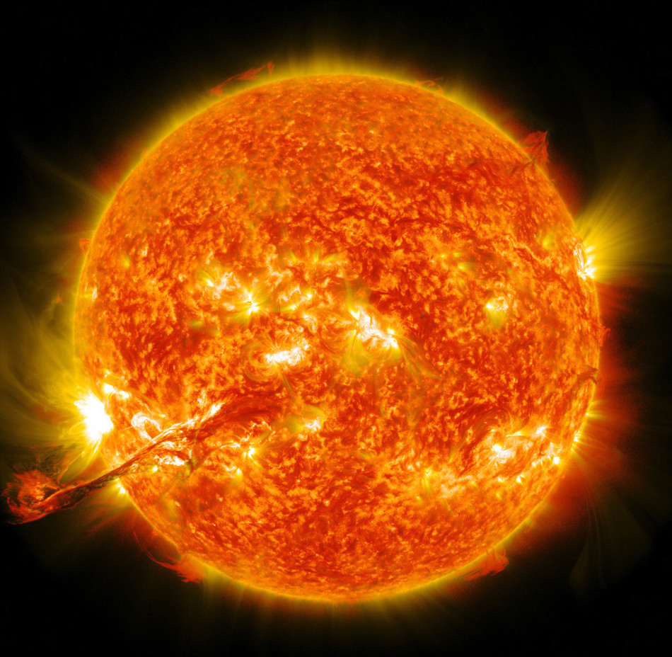 nasa发布最新太阳耀斑图 画面神奇而壮观