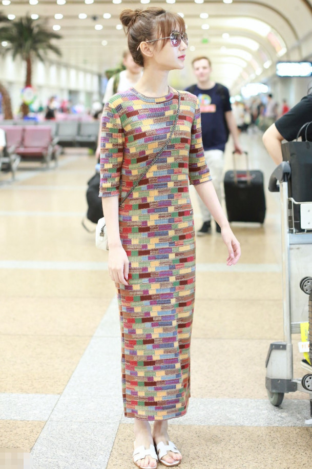 当30岁毛晓彤与44岁周迅撞衫,终于见识到什么