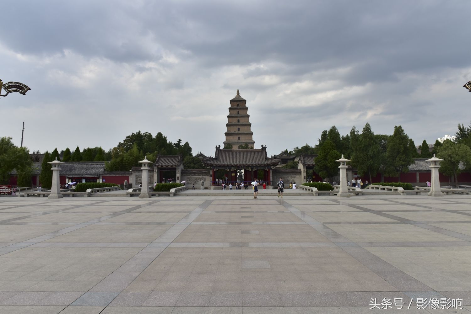 西安大雁塔大慈恩寺门前才竖起来的旗杆又拆除