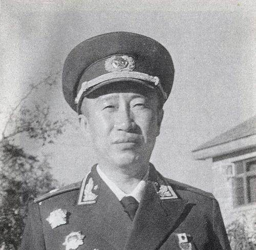 802名少将他名列第一,彭德怀打抱不平地说他少