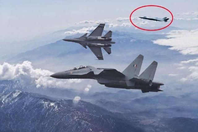 印度在西藏上空发现歼20, 火速起飞4架苏30M