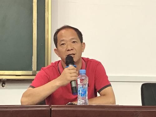 城市中学召开2017-2018学年下学期期末总结大