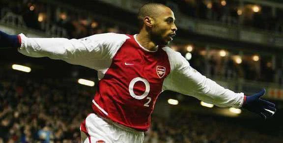 英超历史单赛季进球最多的八位球星,希勒、C罗