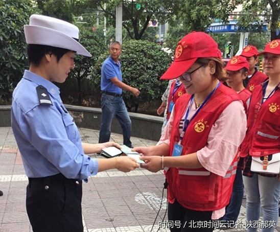 渭南华州大队车管所积极开展文明交通志愿活动