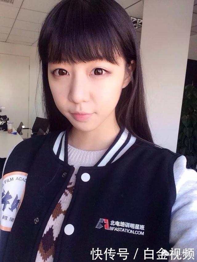 快手女网红低俗炒作无下限,在直播中作死骂易