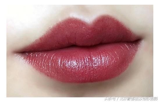 吴昕弄断口红想秒删微博,网友喊话潘玮柏?!口