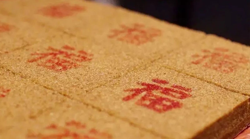 就离杭州不远,嘉兴的古镇出产方糕,是一种特别江南的点心.