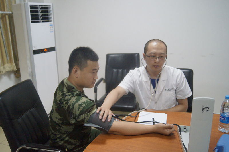 广安门中医院大兴院区医生到榆垡中队义诊