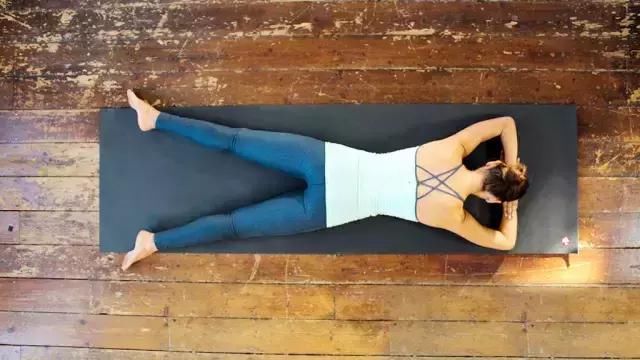 五个减肥瑜伽入门动作,给正在瘦身的你