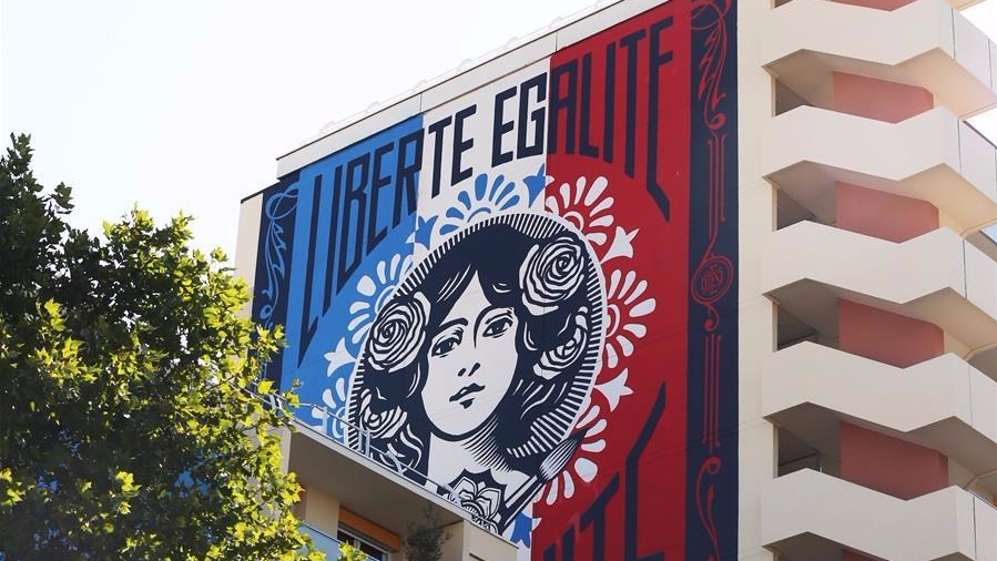 巴黎13区近十年来邀请数十位艺术家为建筑物外墙作画