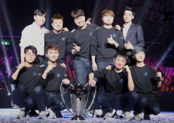 后悔放走小花生 SKT教练Kkoma面对小花生难