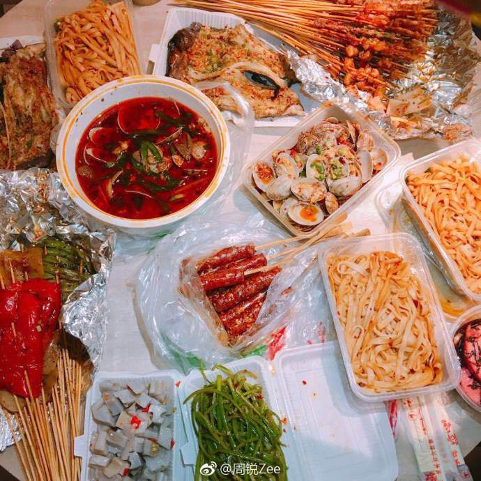 深夜福利!周锐晒与蔡徐坤范丞丞合影 回忆《偶