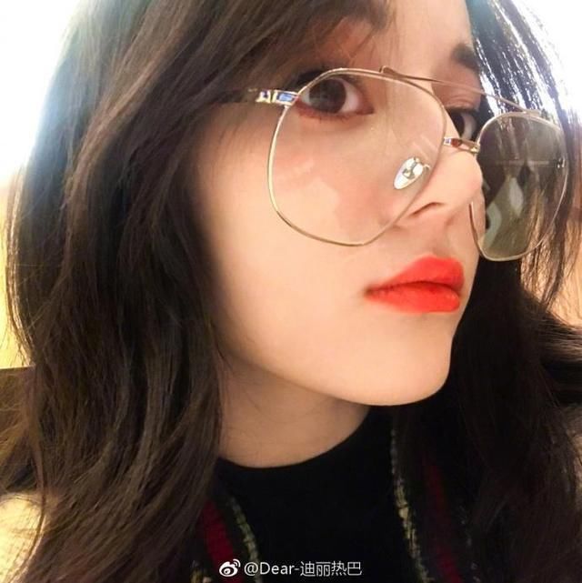 迪丽热巴微博之夜无所斩获,微博发图意味深长