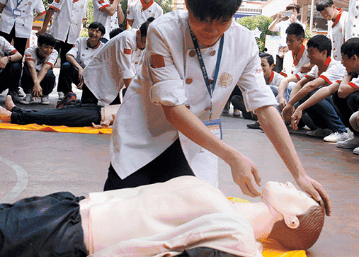 重庆新东方烹饪学校学费,新生素质训练期间报