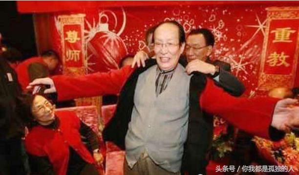 前脚骂郭德纲三俗,后脚又赞郭德纲好孙子,人品