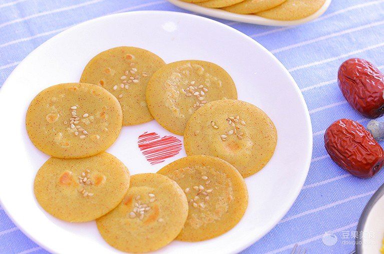 助消化还养胃--小米红枣蛋黄饼 宝宝辅食食谱