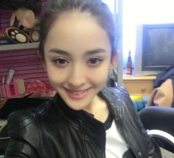 脸上有痣的4大女星,迪丽热巴垫底,古力娜扎上