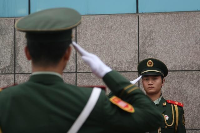 同样是士官,士官学校毕业的和选取的士官有啥