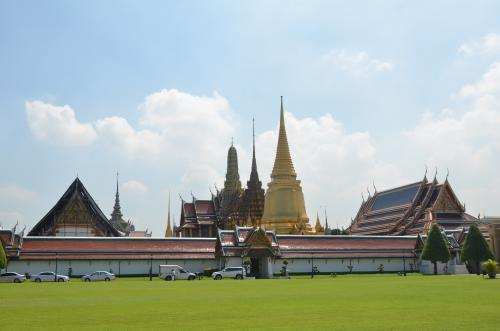 亚洲有个国家总人口6000万人, 华人有1000万,