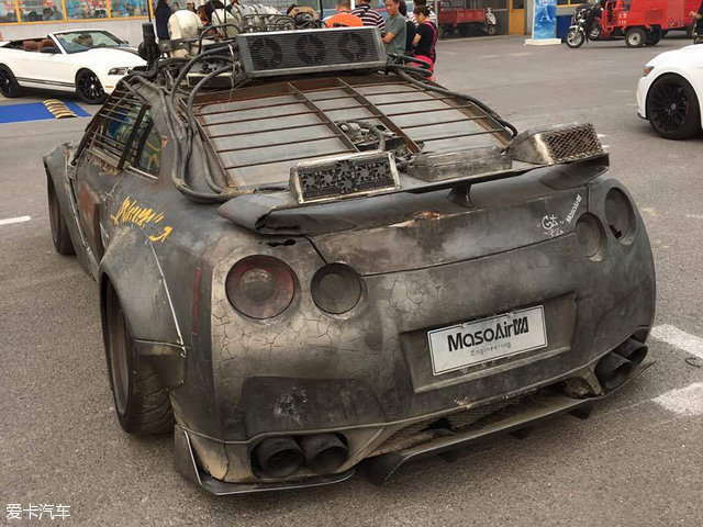 现在的丧尸电影非常的售消费者所喜欢,前不久,《生化危机》终章的上映