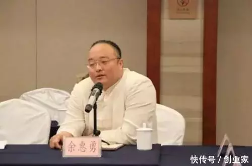 小伙400元摆地摊创业卖水果 死磕15年做到84亿