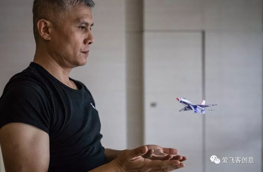 中国大叔靠纸飞机成世界最大飞机制造商