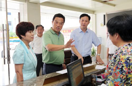 安徽省政协副主席、安徽省总工会主席童怀伟来