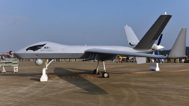 歼20隐身战机未来或成"蜂王",指挥无人机作战