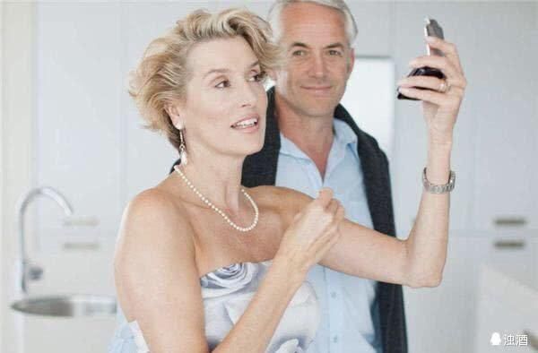 男生明明喜欢化妆的女生,却口口声声说素颜最