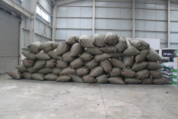 昆明海关查获走私进境毒品罂粟壳逾一吨