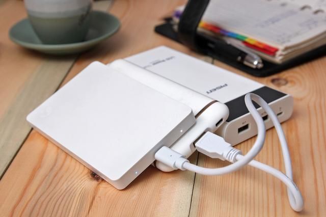 不加硬件,移动硬盘秒变云盘!新款iBIG Stor无线