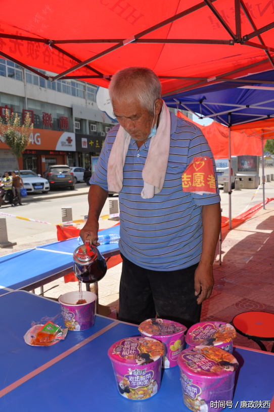 75岁志愿者杨汉生:我能做什么就做点什么